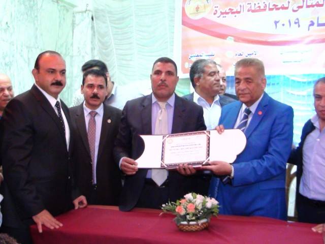 "شاهين" يكرم رواد التعليم وحملة الدكتوراه والمثاليين من المعلمين
