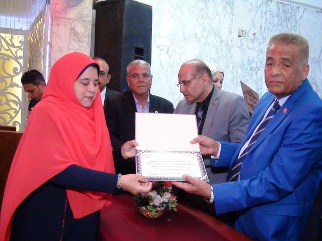 "شاهين" يكرم رواد التعليم وحملة الدكتوراه والمثاليين من المعلمين