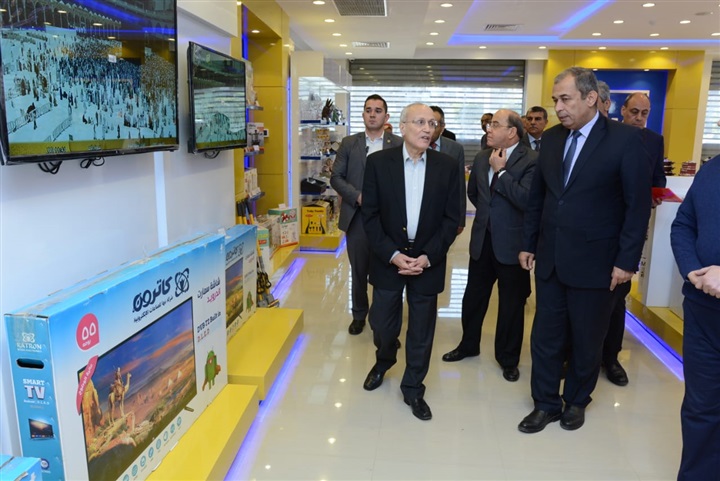 بالصور.. «العصار» يزور مصنع «909 الحربي» بالصور.. «العصار» يزور مصنع «909 الحربي»