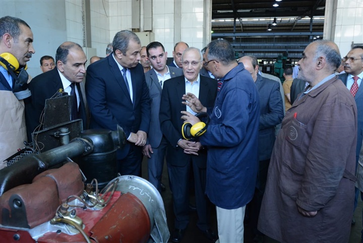 بالصور.. «العصار» يزور مصنع «909 الحربي» بالصور.. «العصار» يزور مصنع «909 الحربي»