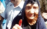 فيديو.. مسنة من أمام اللجان الانتخابية: عايزة أشوف السيسي لإني عايزة تربة