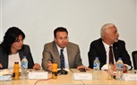 مركز الحوار يناقش 
