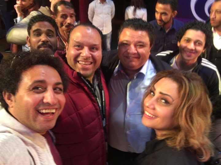 خالد جلال يفاجئ نجوم "سيرة حب" بالحضور على مسرح البالون خالد جلال يفاجئ نجوم "سيرة حب" بالحضور على مسرح البالون