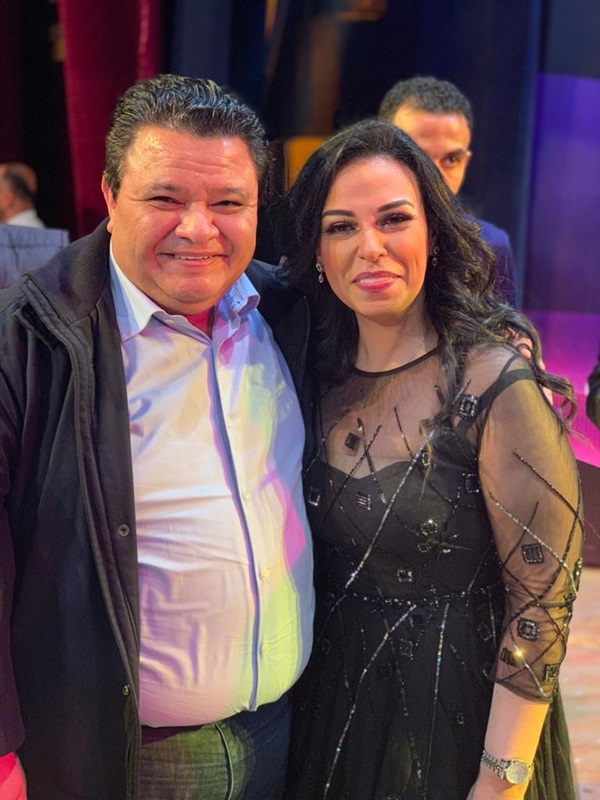 خالد جلال يفاجئ نجوم "سيرة حب" بالحضور على مسرح البالون خالد جلال يفاجئ نجوم "سيرة حب" بالحضور على مسرح البالون