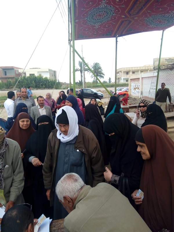 بالصور..مستقبل وطن يتقدم الصفوف وإقبال كثيف على لجان الاستفتاء بكفرالشيخ خاصة من النساء والشباب