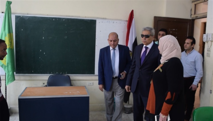 محافظ المنيا يتفقد عددًا من اللجان والمقرات الانتخابية