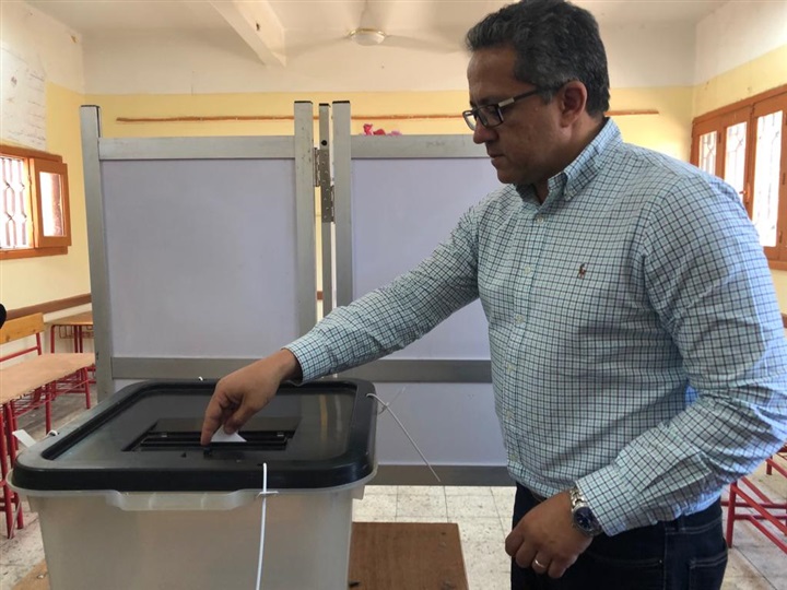 العناني: يدلي بصوته في الاستفتاء على التعديلات الدستورية العناني: يدلي بصوته في الاستفتاء على التعديلات الدستورية