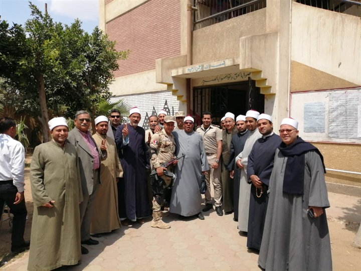 أوقاف القليوبية تشارك المواطنين فى الإستفتاء على الدستور 