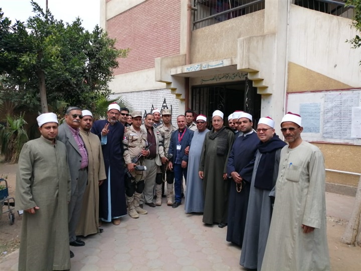 أوقاف القليوبية تشارك المواطنين فى الإستفتاء على الدستور 