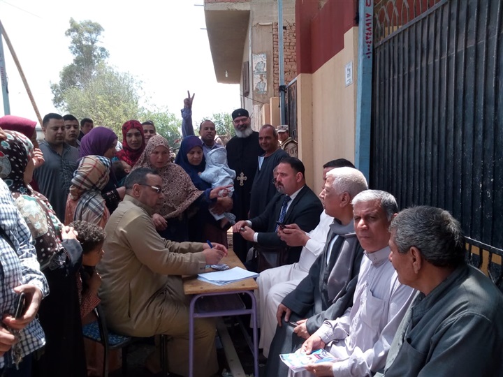 أوقاف القليوبية تشارك المواطنين فى الإستفتاء على الدستور 
