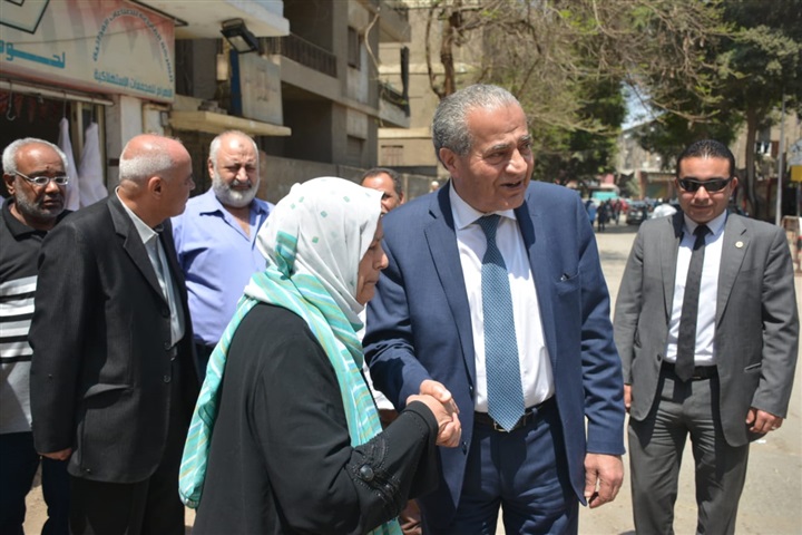 بالصور.. وزير التموين والتجارة الداخلية يدلى بصوته في الاستفتاء 