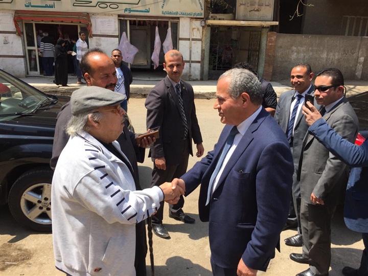 بالصور.. وزير التموين والتجارة الداخلية يدلى بصوته في الاستفتاء 