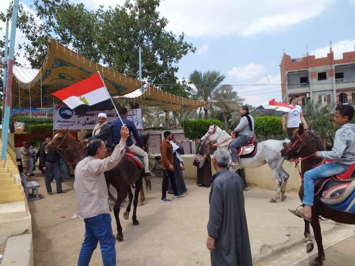 بالصور.. إقبال كثيف من المواطنين بالشرقية على لجان الإستفتاء للمشاركة فى التعديلات الدستورية