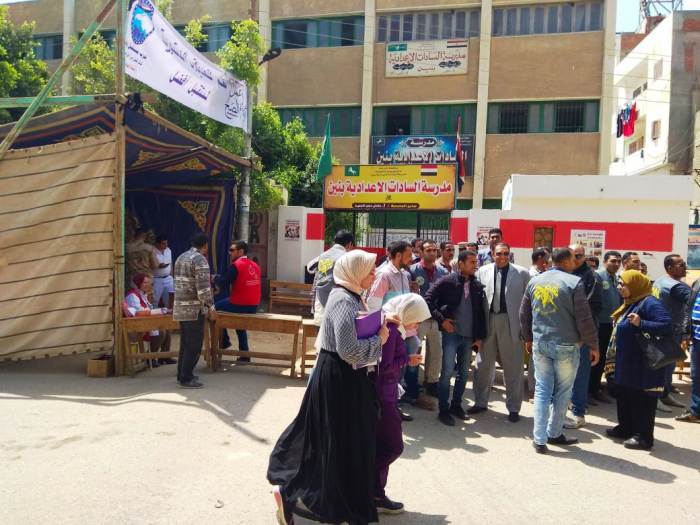 بالصور.. إقبال كثيف من المواطنين بالشرقية على لجان الإستفتاء للمشاركة فى التعديلات الدستورية