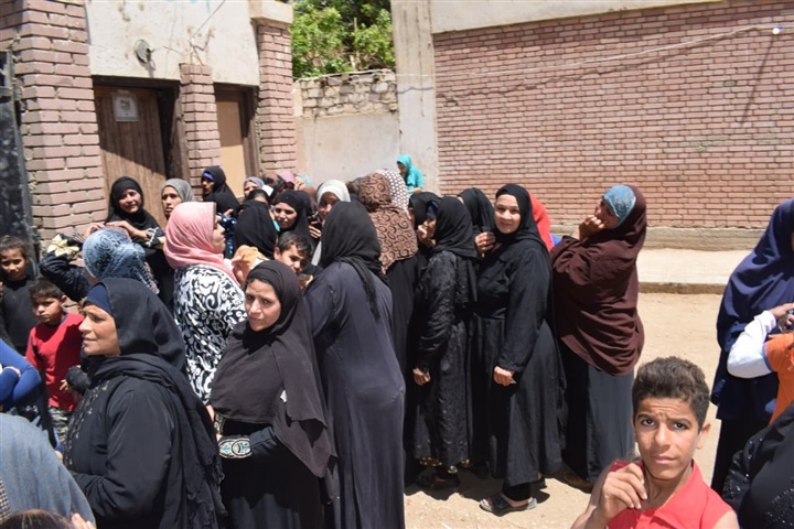 بالصور: إقبال كبير على التصويت بلجان مركز أبوقرقاص بالمنيا