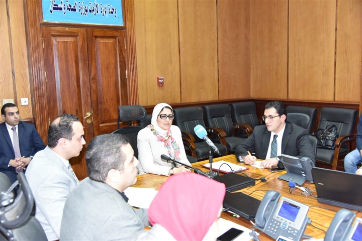 وزيرة الصحة تترأس غرفة الأزمات والطوارئ لمتابعة تنفيذ خطة التأمين الطبي للاستفتاء 