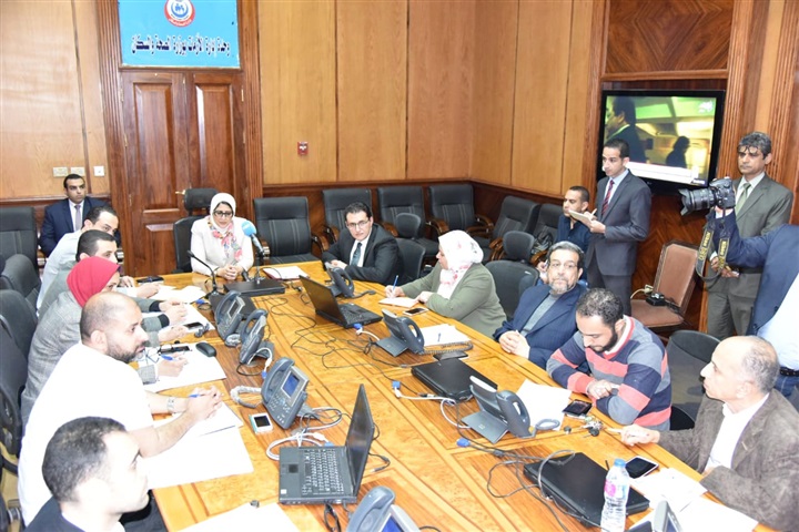 وزيرة الصحة تترأس غرفة الأزمات والطوارئ لمتابعة تنفيذ خطة التأمين الطبي للاستفتاء 