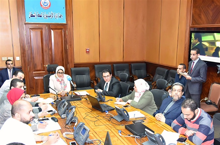وزيرة الصحة تترأس غرفة الأزمات والطوارئ لمتابعة تنفيذ خطة التأمين الطبي للاستفتاء 