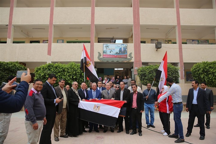 محافظ كفرالشيخ يتفقد مقر اللجنة الانتخابية بمدرسة اللغات الرسمية محافظ كفرالشيخ يتفقد مقر اللجنة الانتخابية بمدرسة اللغات الرسمية