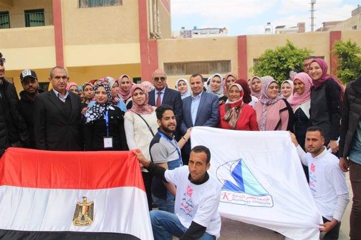 بالصور.. رئيس جامعة كفر الشيخ يطمئن على الطالبات المغتربات للإدلاء بأصواتهن في اللجان الانتخابية