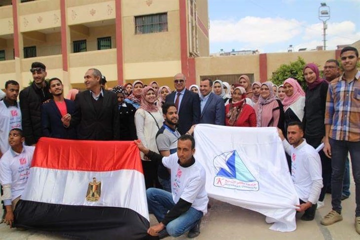 بالصور.. رئيس جامعة كفر الشيخ يطمئن على الطالبات المغتربات للإدلاء بأصواتهن في اللجان الانتخابية