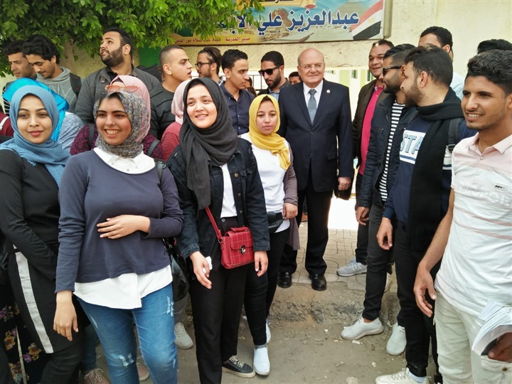 رئيس "جامعة الزقازيق" يدلي بصوته فيى الاستفتاء على تعديل الدستور