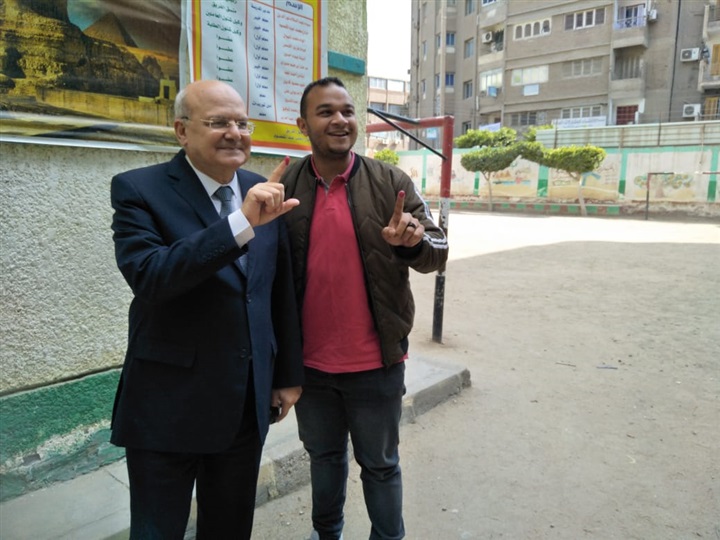 رئيس "جامعة الزقازيق" يدلي بصوته فيى الاستفتاء على تعديل الدستور