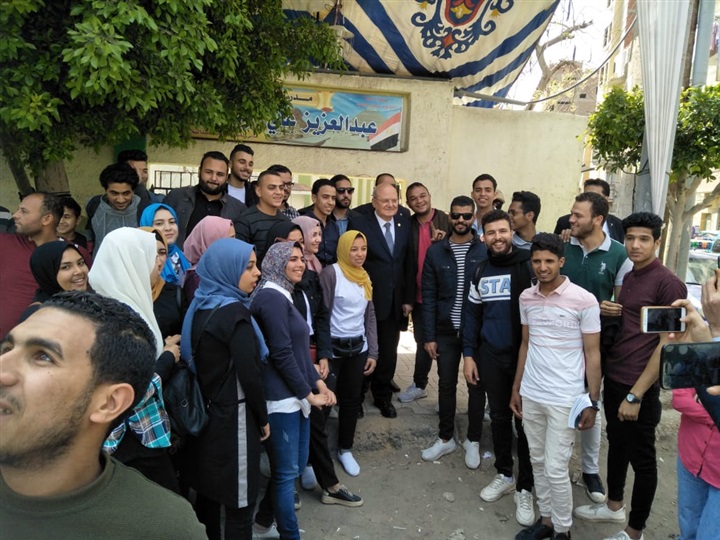 رئيس "جامعة الزقازيق" يدلي بصوته فيى الاستفتاء على تعديل الدستور