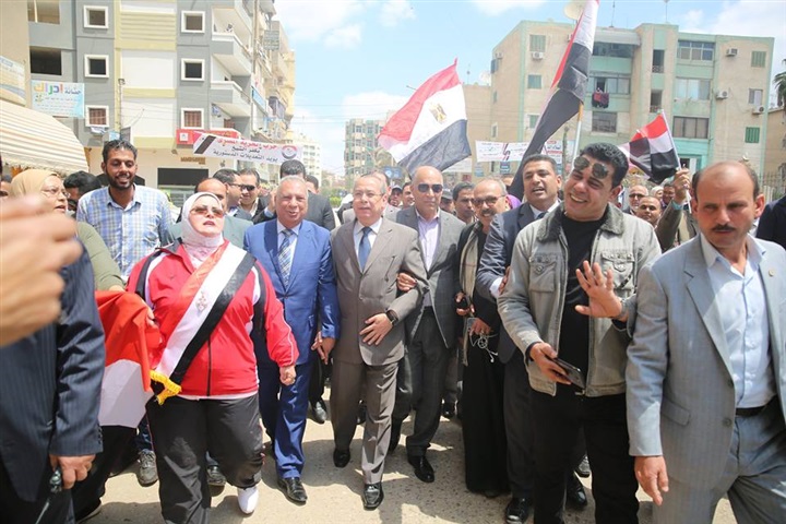 بالصور.. محافظ كفر الشيخ يتفقد اللجنة الانتخابية بمدرسة الشهيد رياض الثانوية
