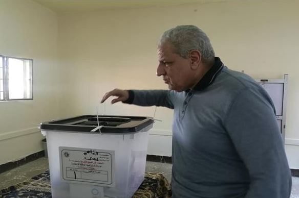 إبراهيم محلب يدلى بصوته فى التعديلات الدستورية بلجنة المعادى القومية إبراهيم محلب يدلى بصوته فى التعديلات الدستورية بلجنة المعادى القومية