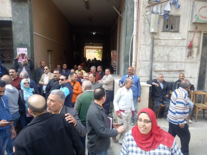 بالصور.. "كهرباء الإسكندرية" تخصص أتوبيسات لنقل العاملين بجميع فروعها لمقار اللجان