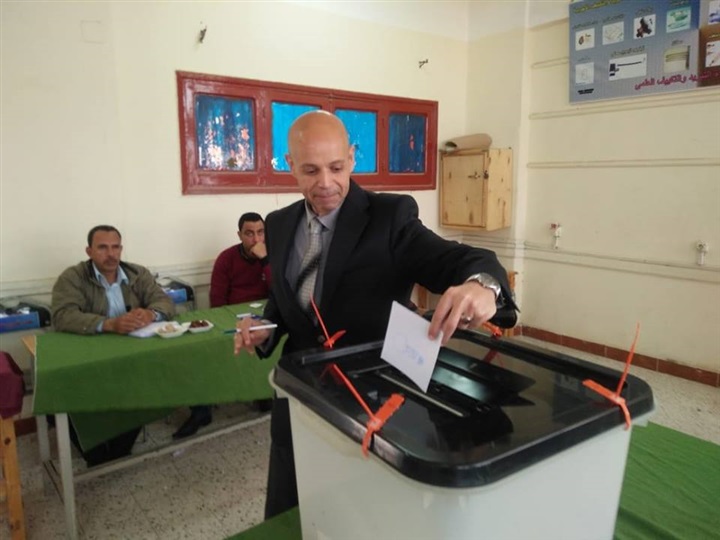 وكيل وزارة الصحة بالشرقية يدلي بصوته في التعديلات الدستورية 