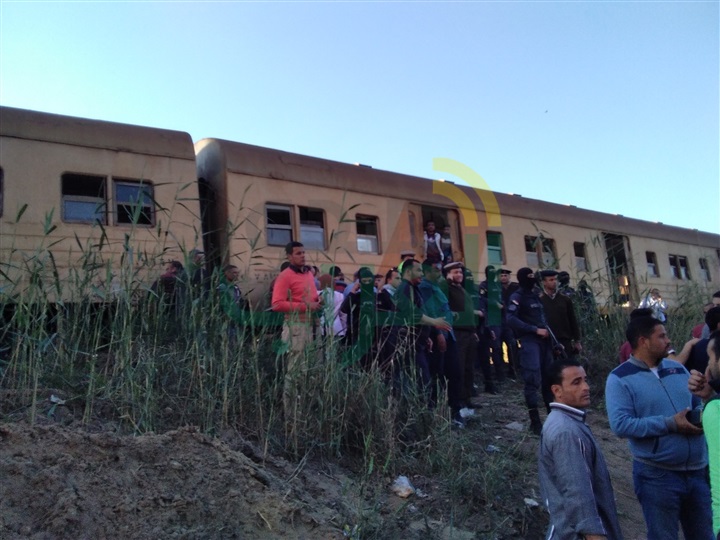 بالصور.. تفاصيل إصابة 20 شخصًا في حادث انحراف قطار بكفر الشيخ