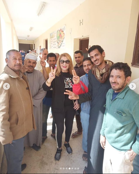 نادية الجندي تدلي بصوتها فى الاستفتاء على الدستور.. صور نادية الجندي تدلي بصوتها فى الاستفتاء على الدستور.. صور