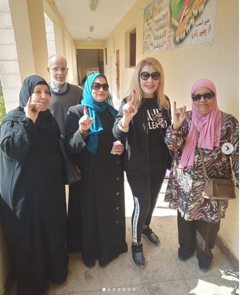 نادية الجندي تدلي بصوتها فى الاستفتاء على الدستور.. صور نادية الجندي تدلي بصوتها فى الاستفتاء على الدستور.. صور