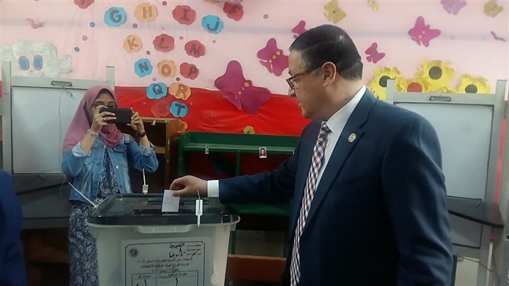 السعيد ومجلس جامعة بنها يدلون بأصواتهم فى الإستفتاء على التعديلات الدستورية