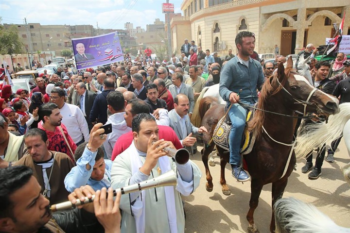 محافظ كفر الشيخ يشهد مسيرة لأهالي بيلا بالخيول والمزمار البلدي لحشد المواطنين في الاستفتاء "صور"