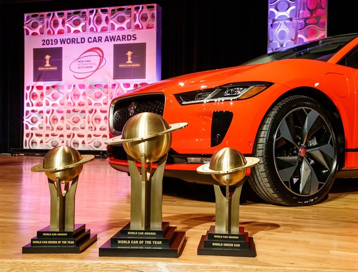 سيارة جاكوار I-PACE تفوز بثلاثية غير مسبوقة في جوائز سيارة العام العالمية 2019 سيارة جاكوار I-PACE تفوز بثلاثية غير مسبوقة في جوائز سيارة العام العالمية 2019