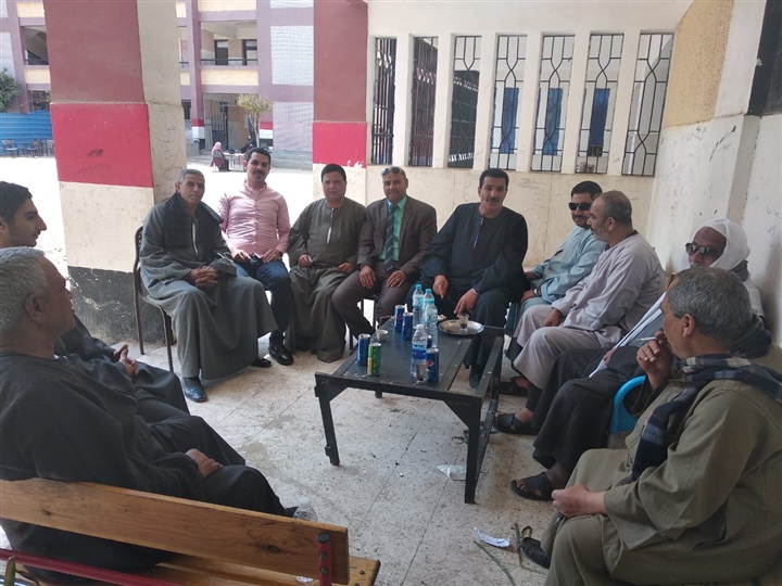 رئيس مدينة قليوب يتفقد مقار لجان الاستفتاء على الدستور 