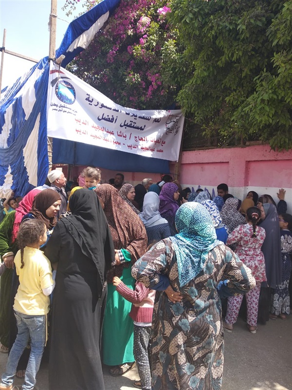 رئيس مدينة قليوب يتفقد مقار لجان الاستفتاء على الدستور 