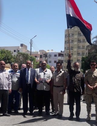 بالصور.. مدير عام الإدارة التعليمية يقود مسيرة حاشدة للمعلمين بشوارع نجع حمادي 