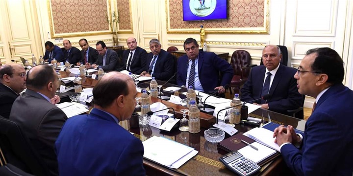 الحكومة تدرس إنشاء شركة وطنية للشحن والنقل البحرى الحكومة تدرس إنشاء شركة وطنية للشحن والنقل البحرى