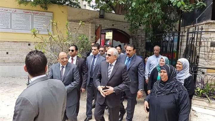 وزير التنمية المحلية ومحافظ الجيزة يتفقدان لجان الاستفتاء بالدقى والعجوزة والوراق وشمال الجيزة