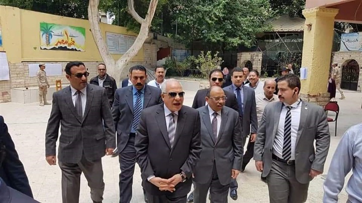 وزير التنمية المحلية ومحافظ الجيزة يتفقدان لجان الاستفتاء بالدقى والعجوزة والوراق وشمال الجيزة