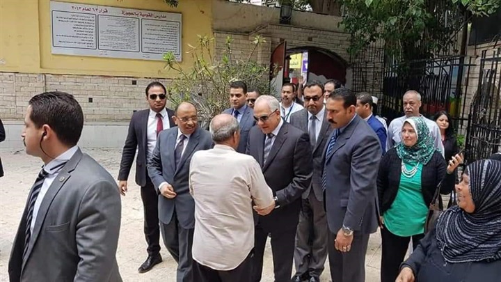 وزير التنمية المحلية ومحافظ الجيزة يتفقدان لجان الاستفتاء بالدقى والعجوزة والوراق وشمال الجيزة