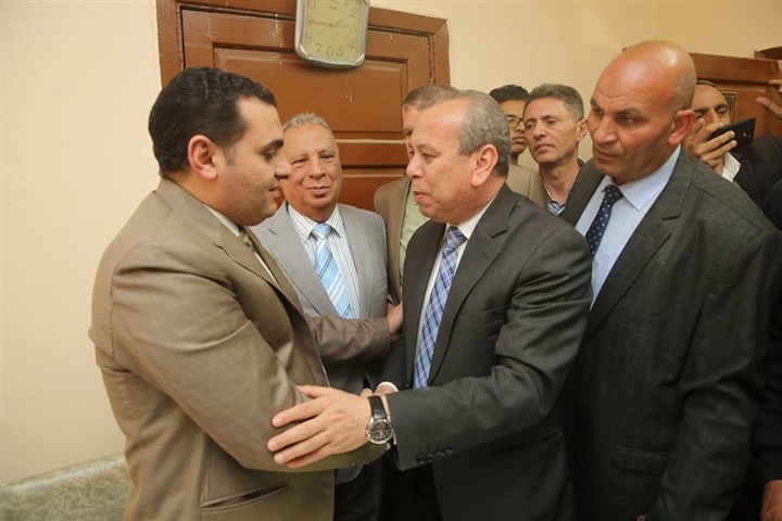 بالصور.. محافظ كفر الشيخ يتفقد مقر لجنة مدرسة بيلا الثانوية الزراعية 