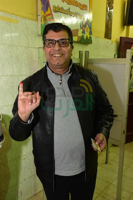 المؤلف أيمن سلامة يدلى بصوته في التعديلات الدستورية بالهرم 