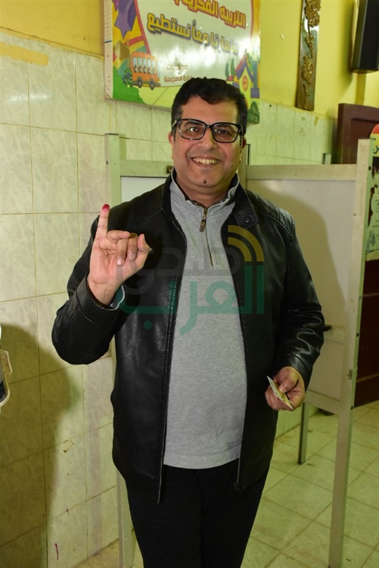 المؤلف أيمن سلامة يدلى بصوته في التعديلات الدستورية بالهرم 