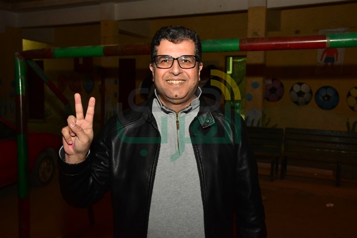 المؤلف أيمن سلامة يدلى بصوته في التعديلات الدستورية بالهرم 