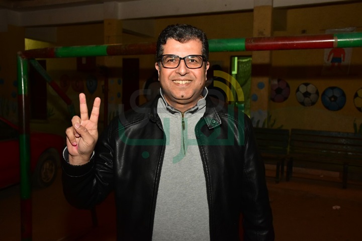 المؤلف أيمن سلامة يدلى بصوته في التعديلات الدستورية بالهرم 